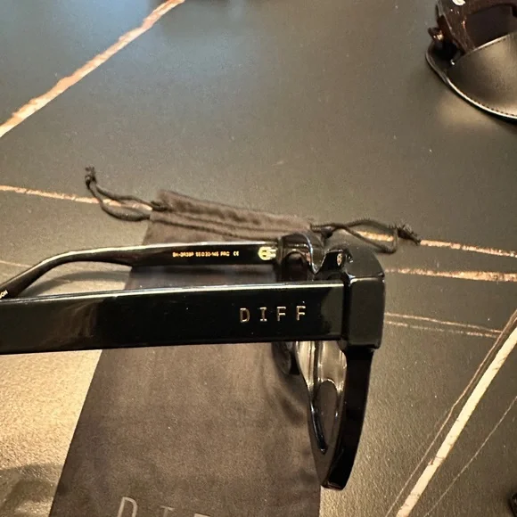 Diff Eyewear Carson Black Sunglasses - Picture 6 of 10